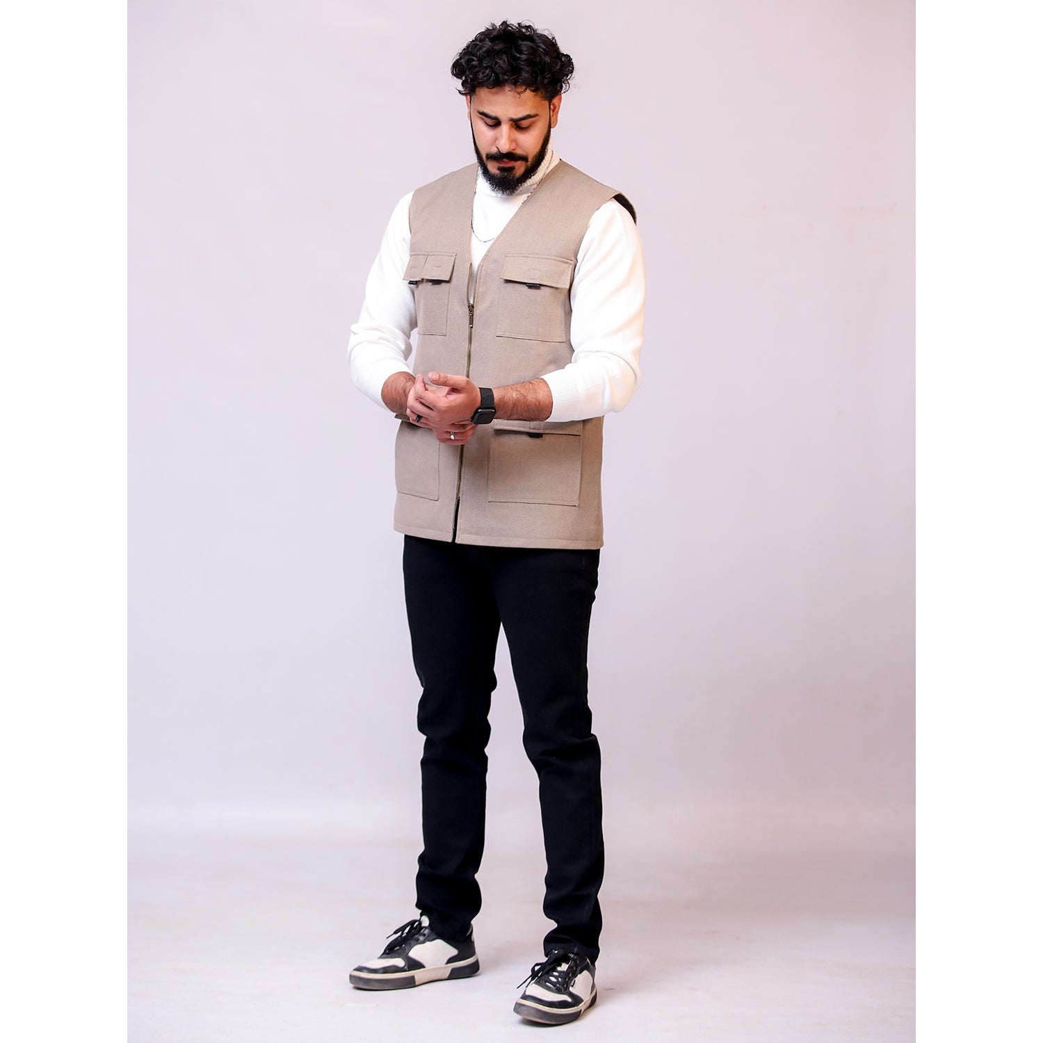 Sleeveless Four Pocket Zipper Jacket